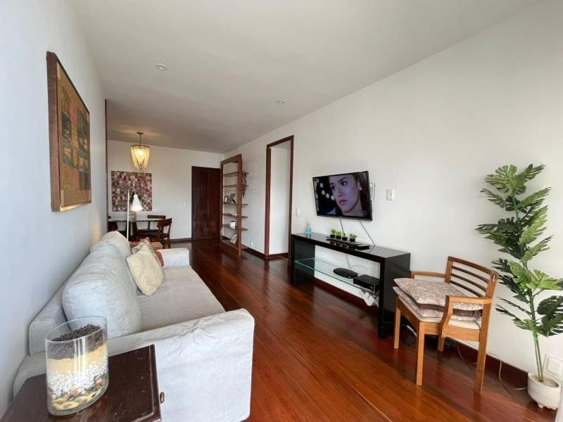 MS145. Excelente apartamento em andar alto no Arpoador!