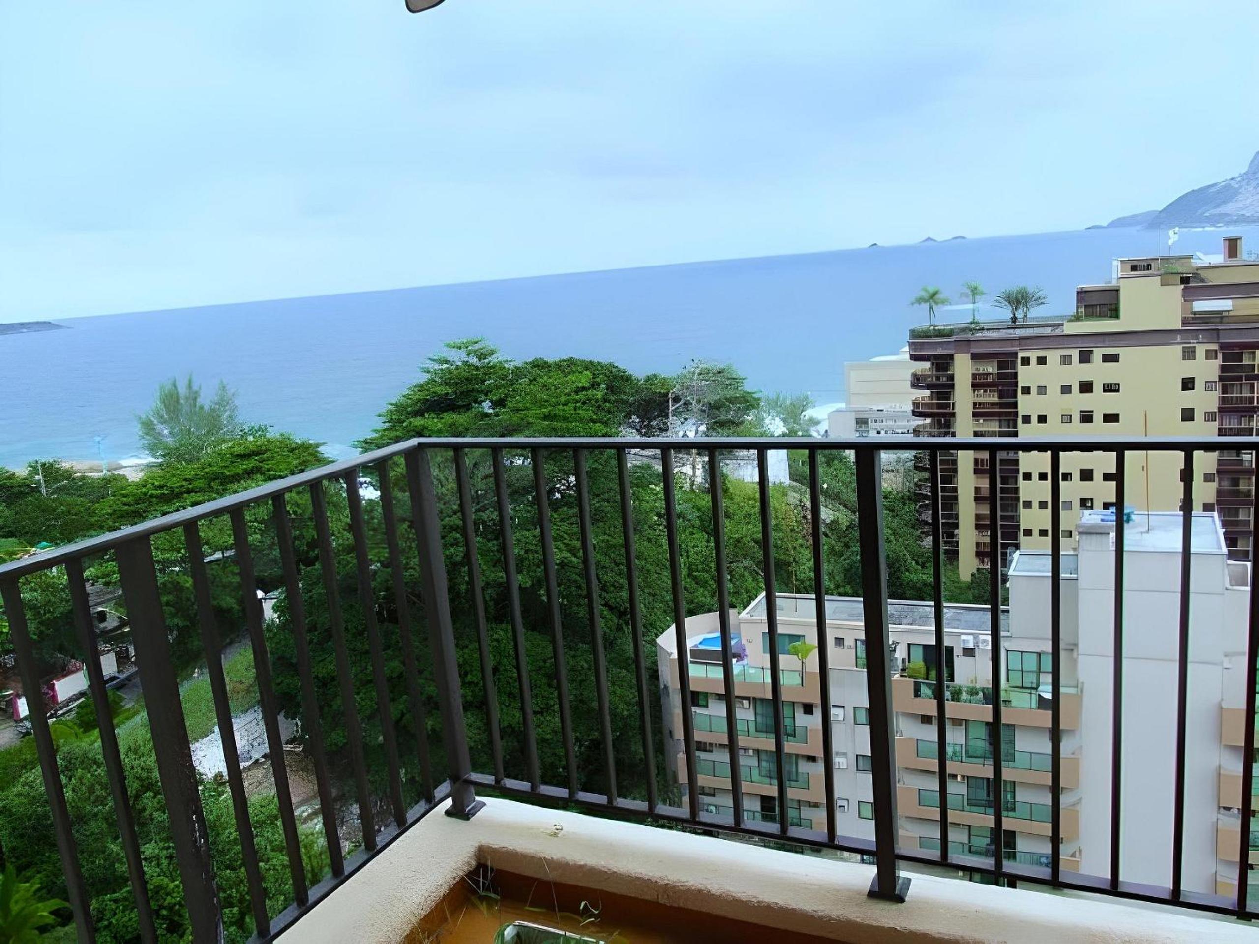 MS145. Excelente apartamento em andar alto no Arpoador!