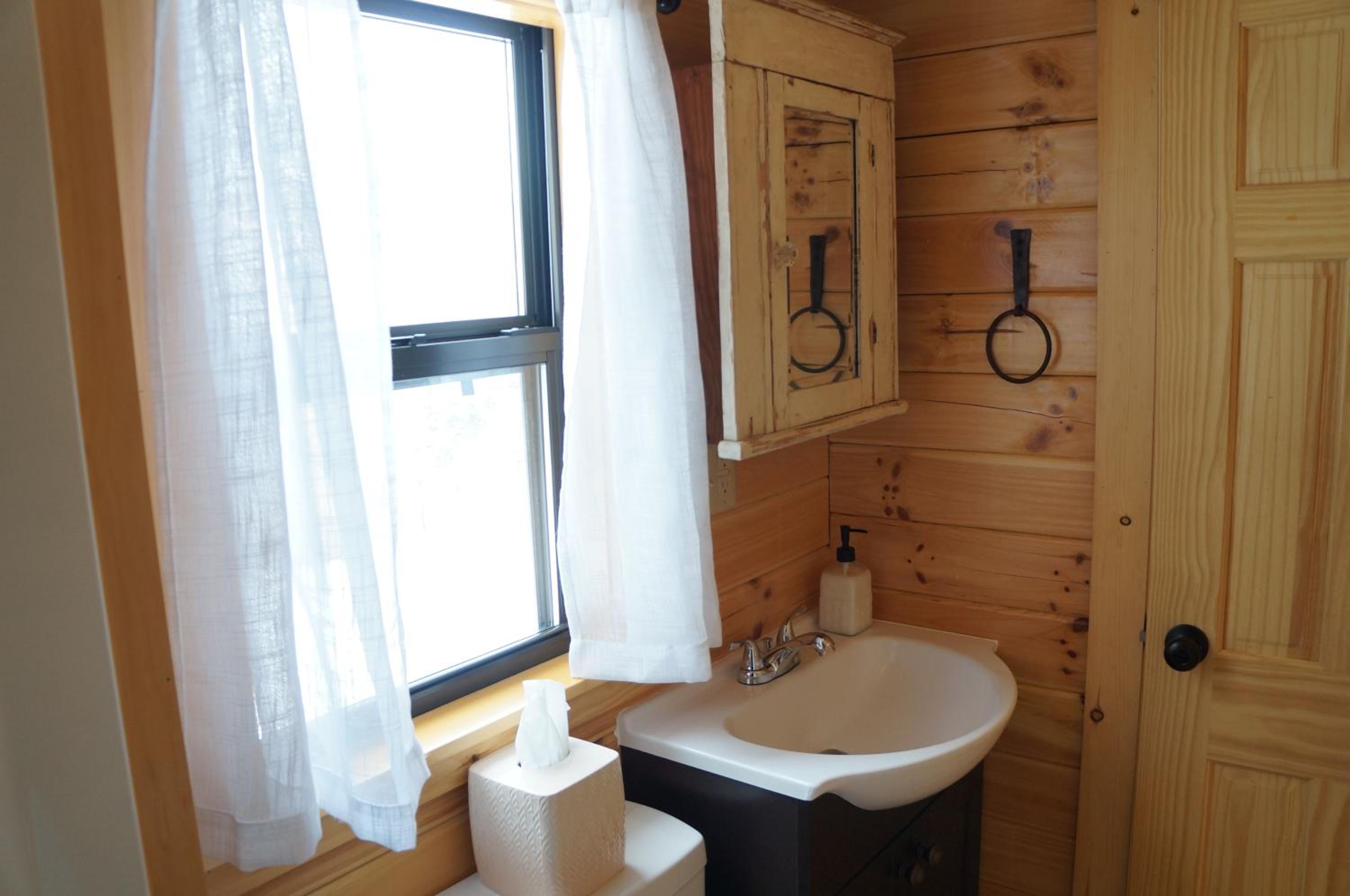 Moonlight Woods - Gardener's Log Cabin - Property Image 19