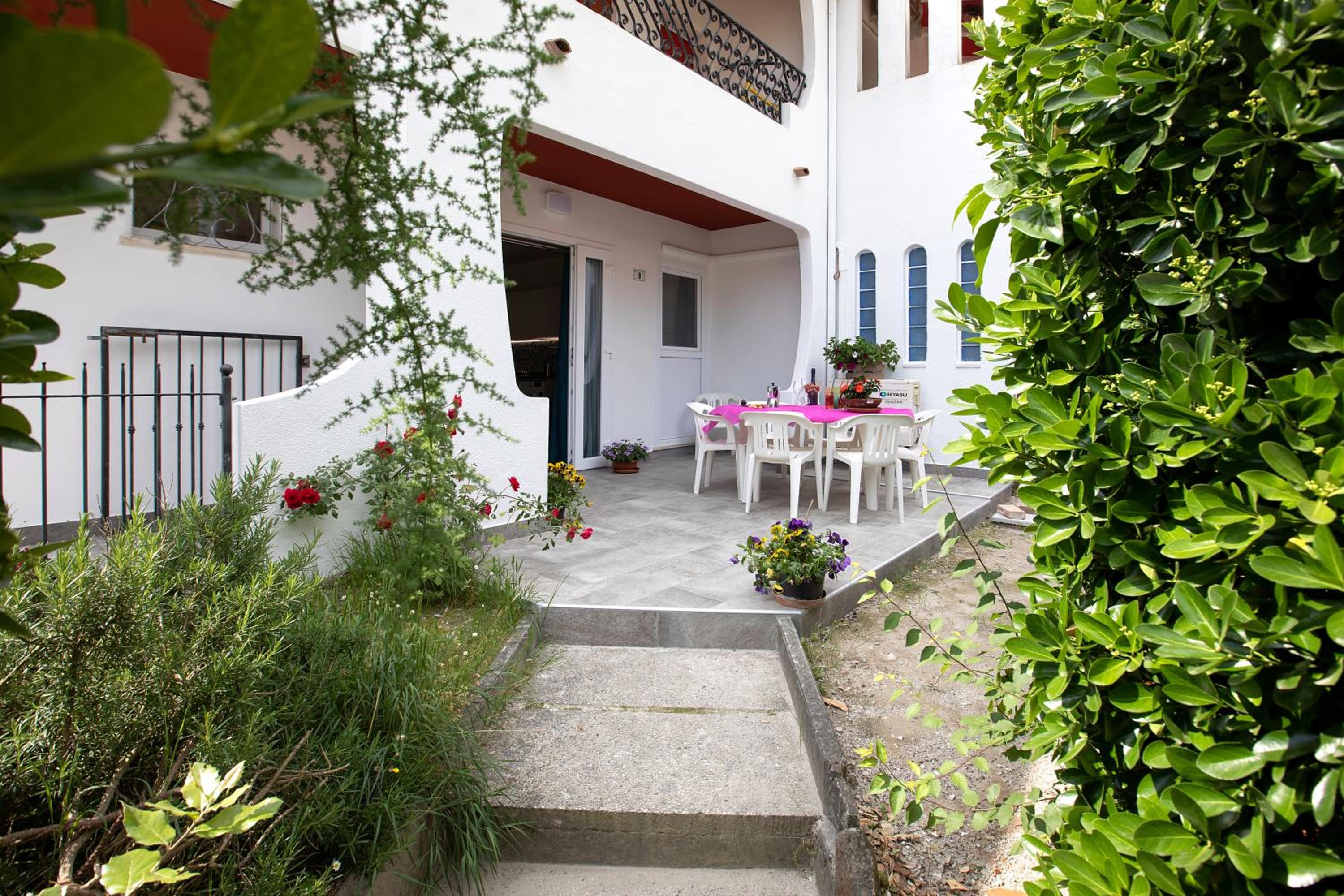Villa Iota