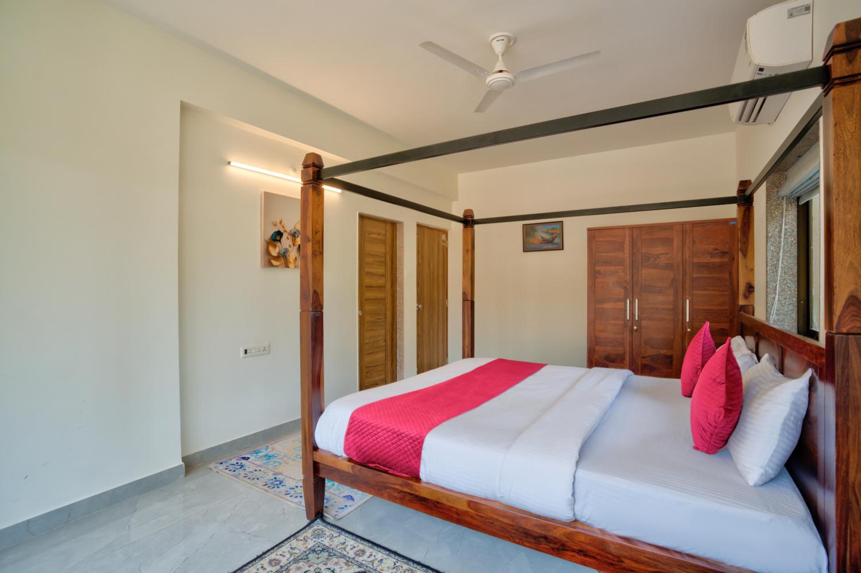 Lavish 2BHK Apartment with Swimming Pool in Candolim