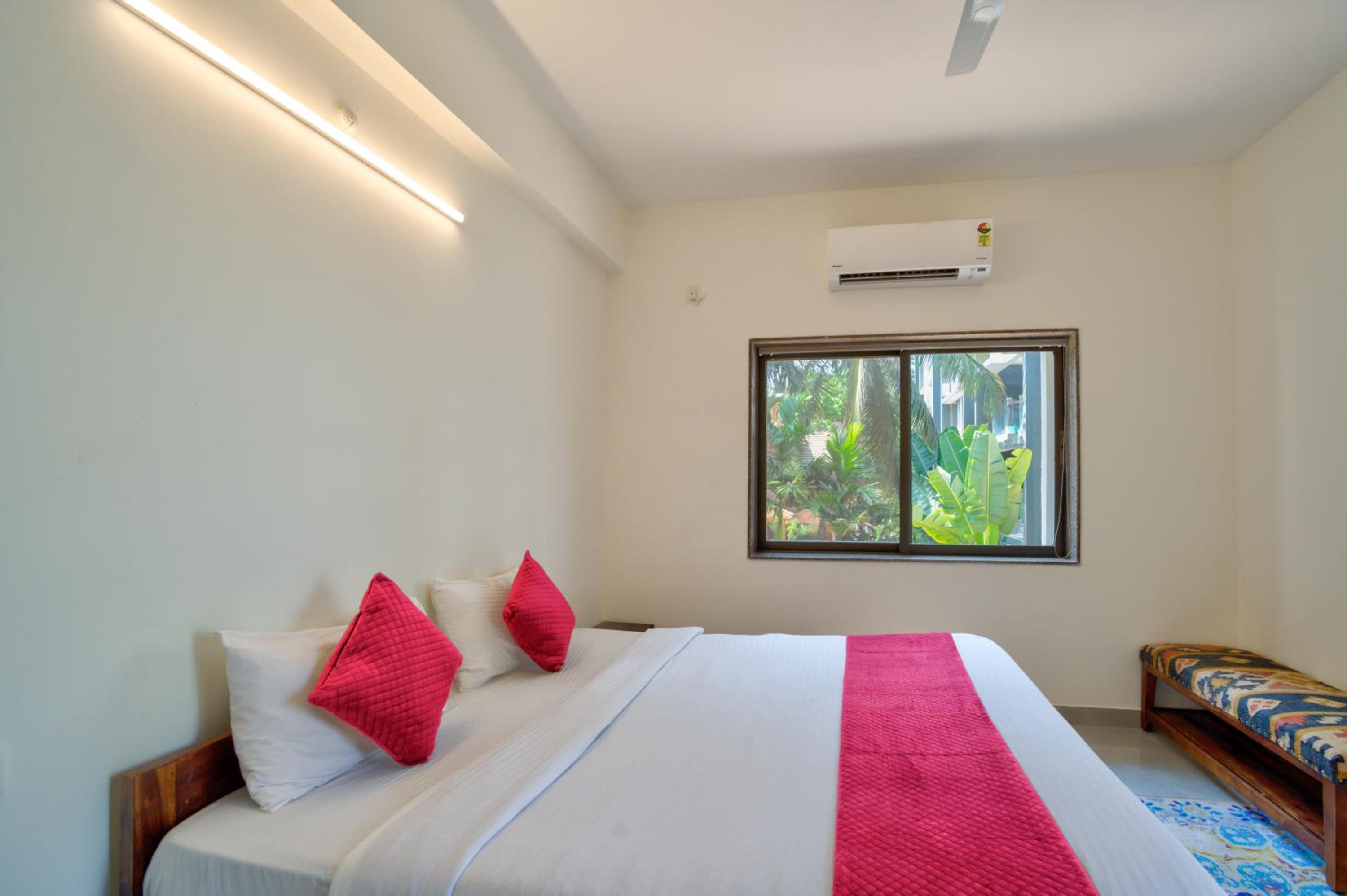 Lavish 2BHK Apartment with Swimming Pool in Candolim