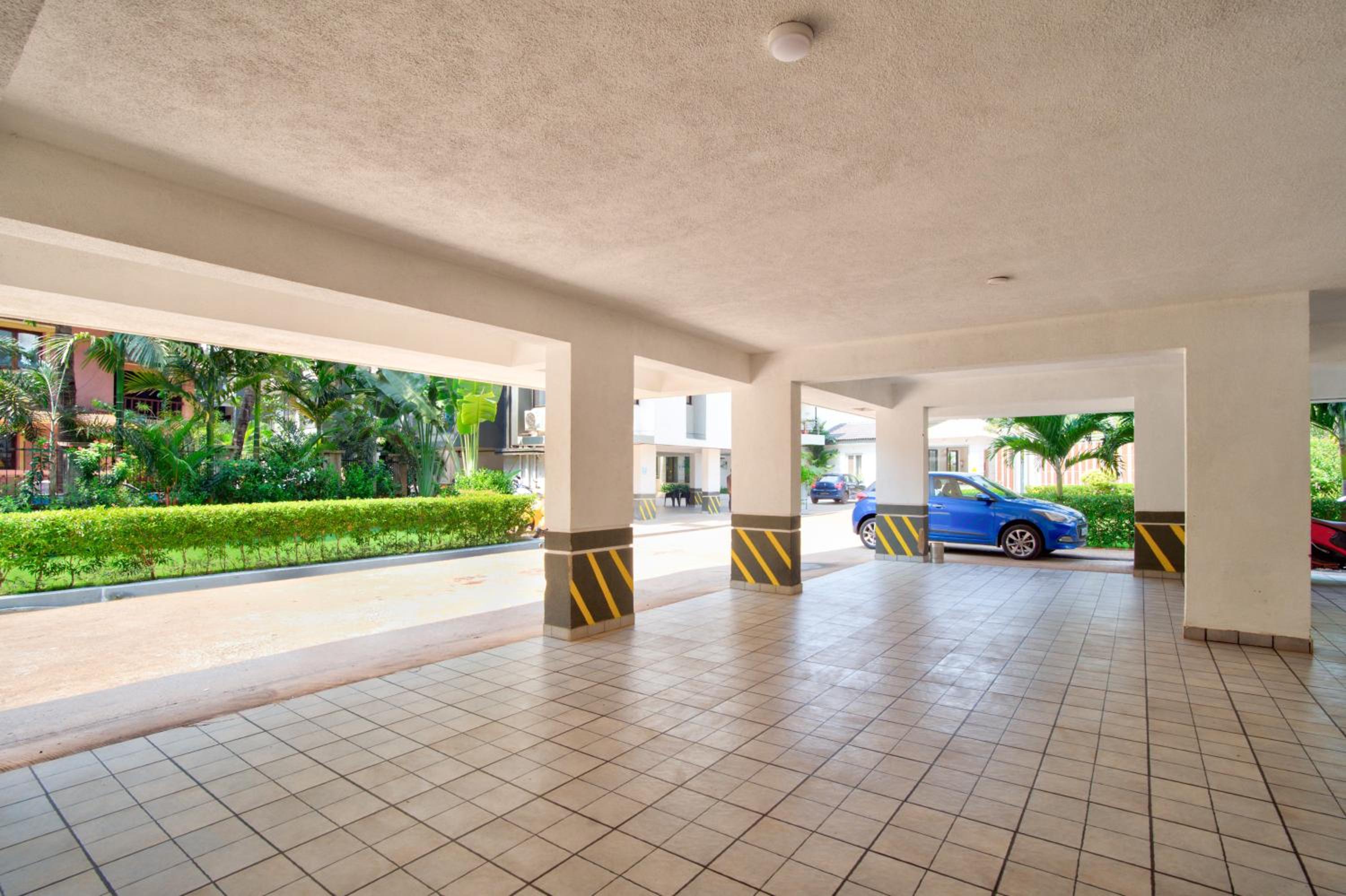 Lavish 2BHK Apartment with Swimming Pool in Candolim
