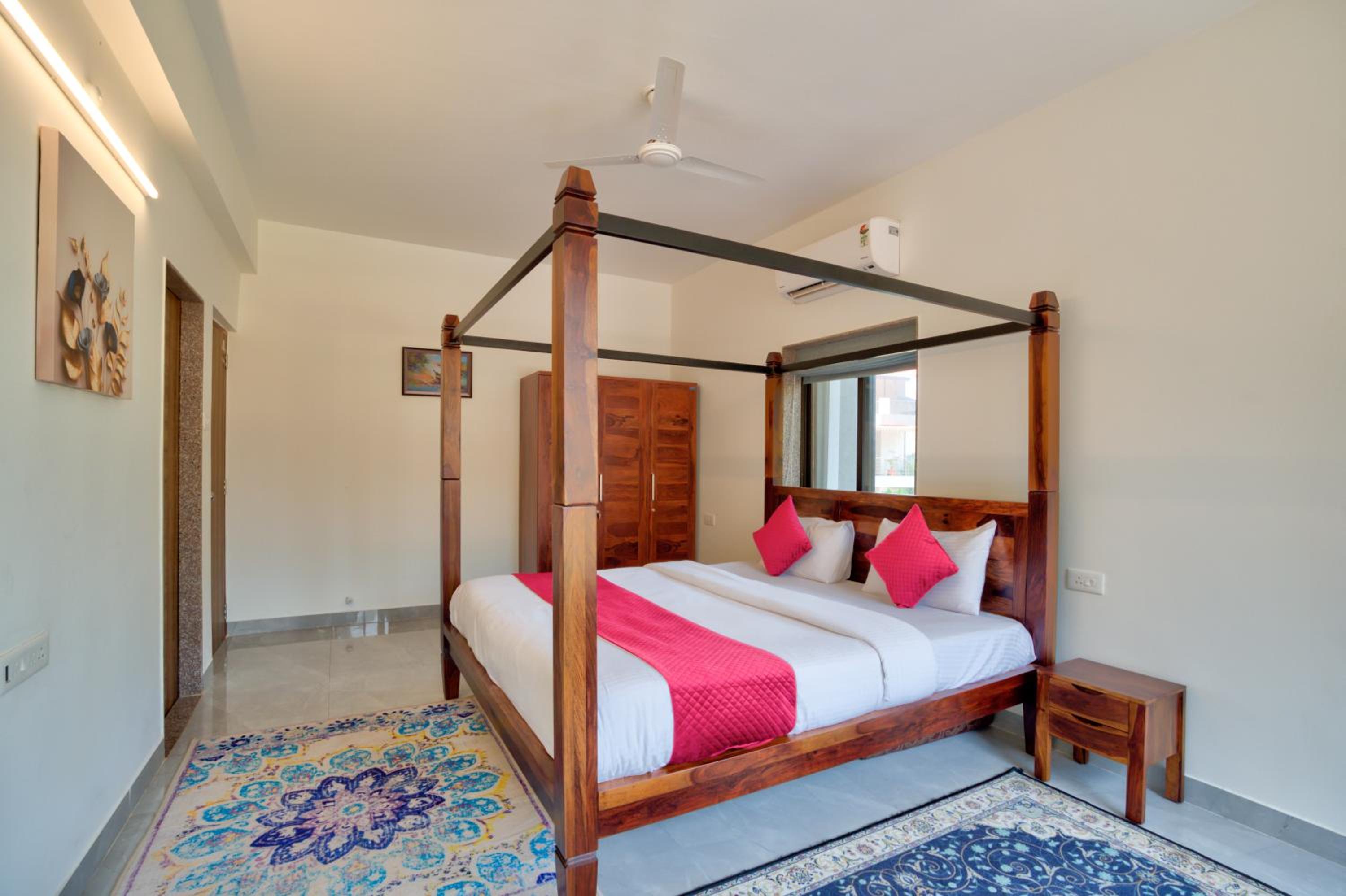 Lavish 2BHK Apartment with Swimming Pool in Candolim