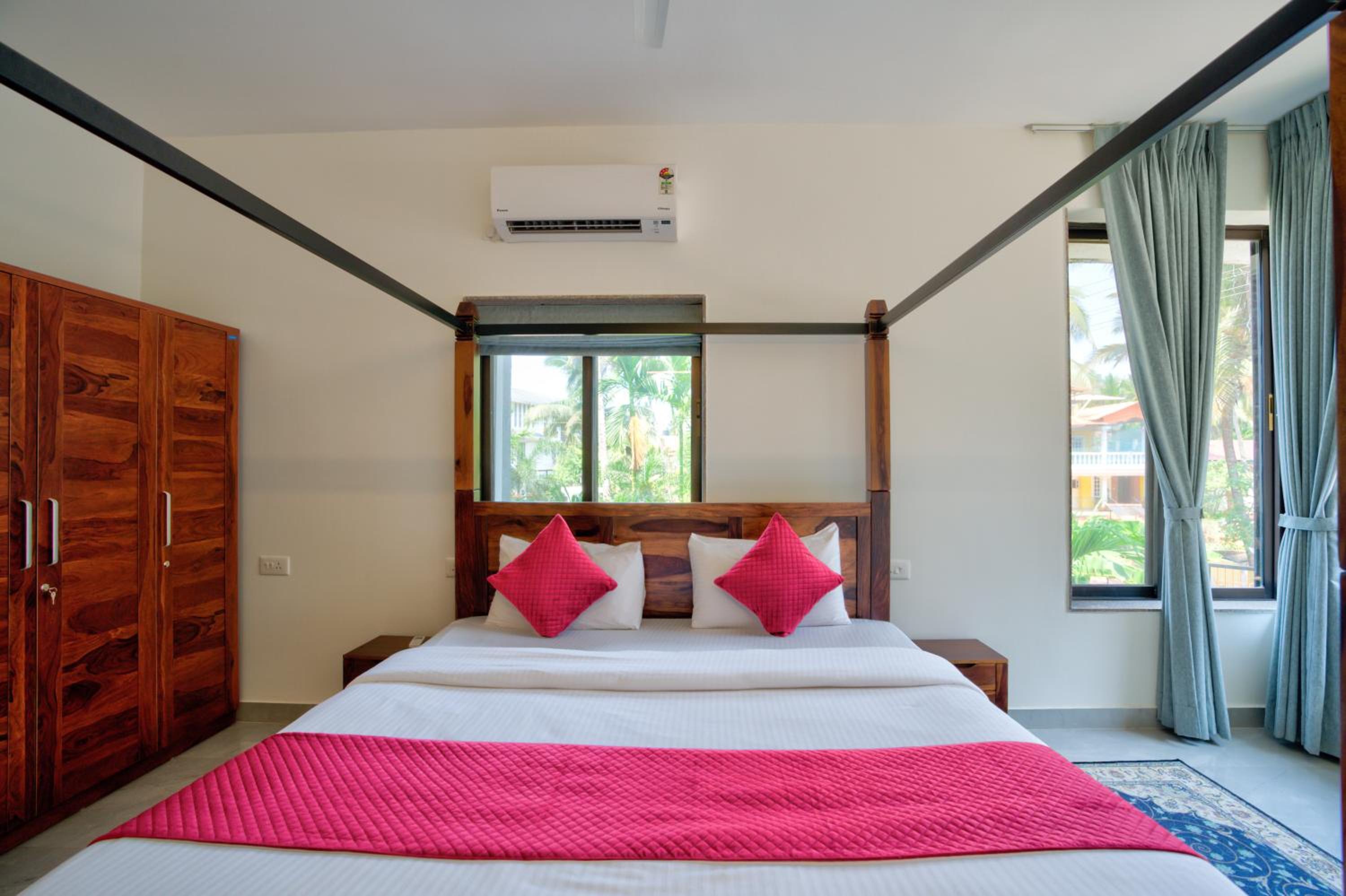 Lavish 2BHK Apartment with Swimming Pool in Candolim