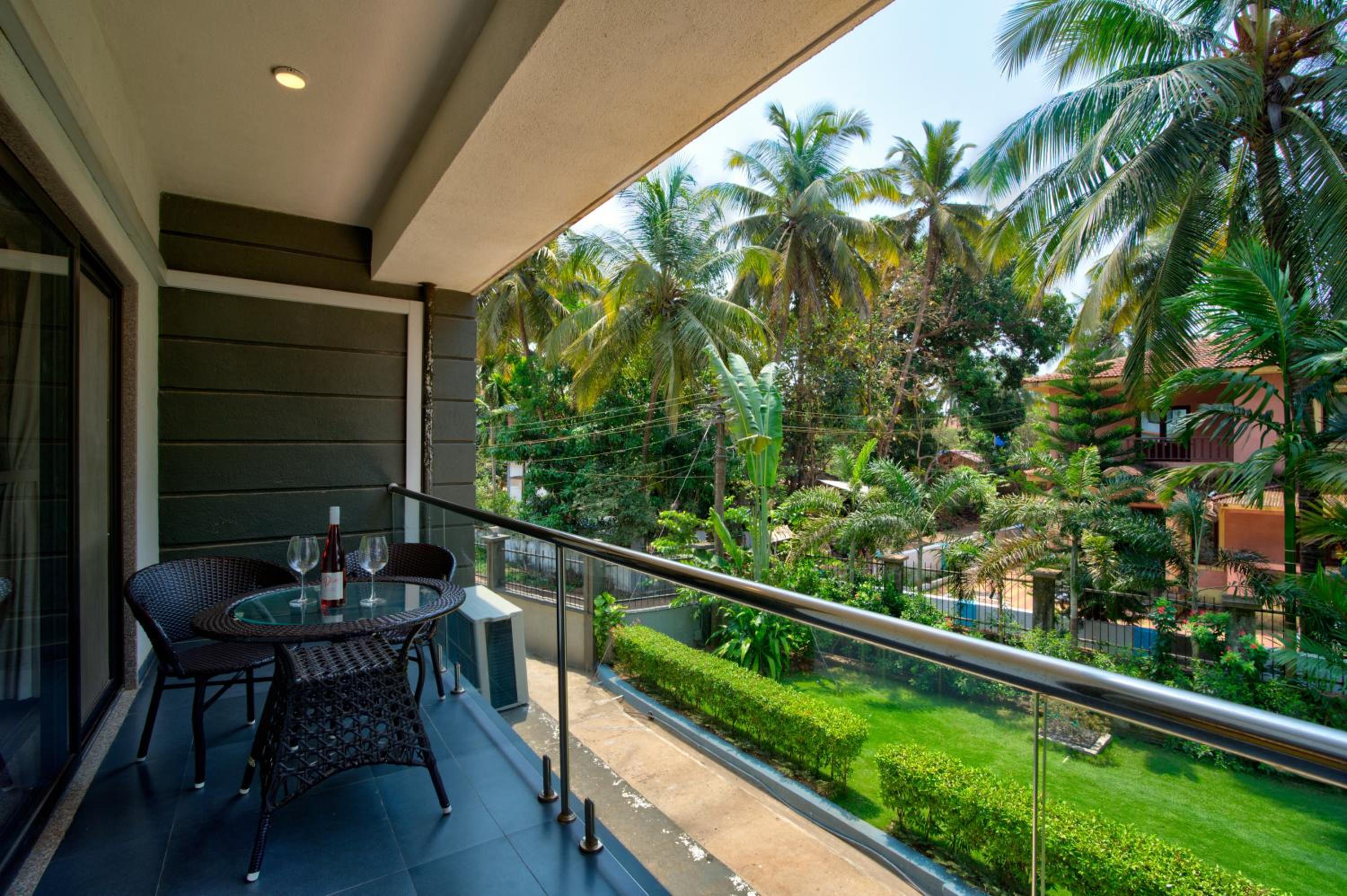 Lavish 2BHK Apartment with Swimming Pool in Candolim