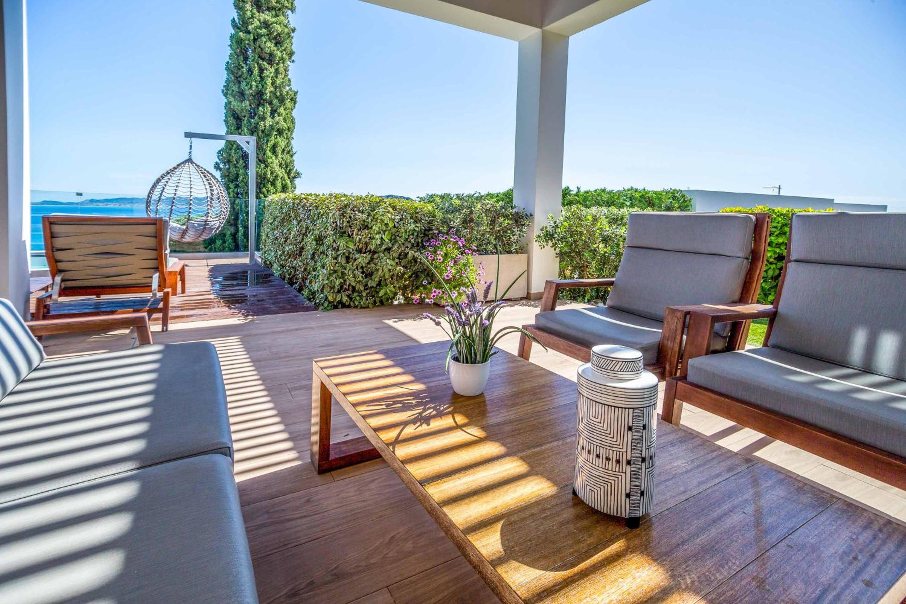 Alkyonides Wing photo 2