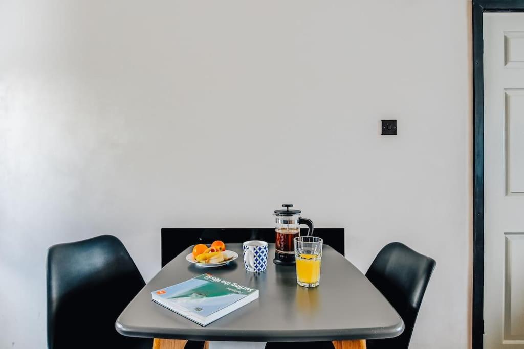 Palms 1 Log Burner Private Courtyard Parking Central Newquay view 2