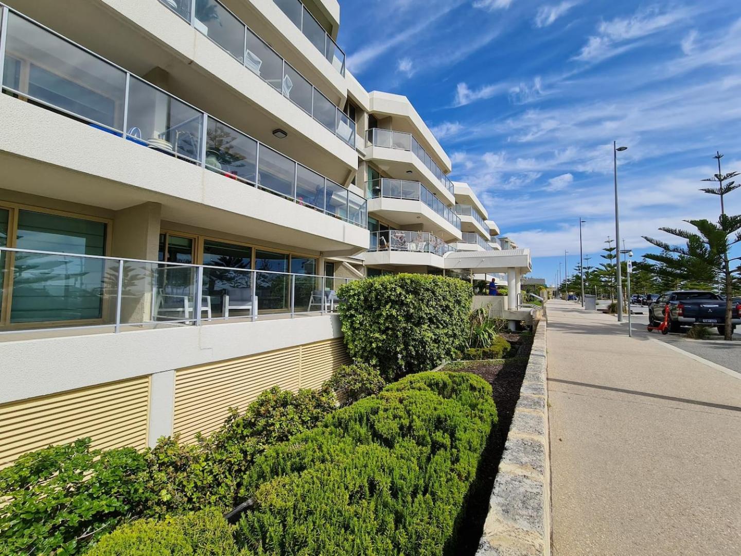 Clifton On Scarborough - Absolute Beachfront