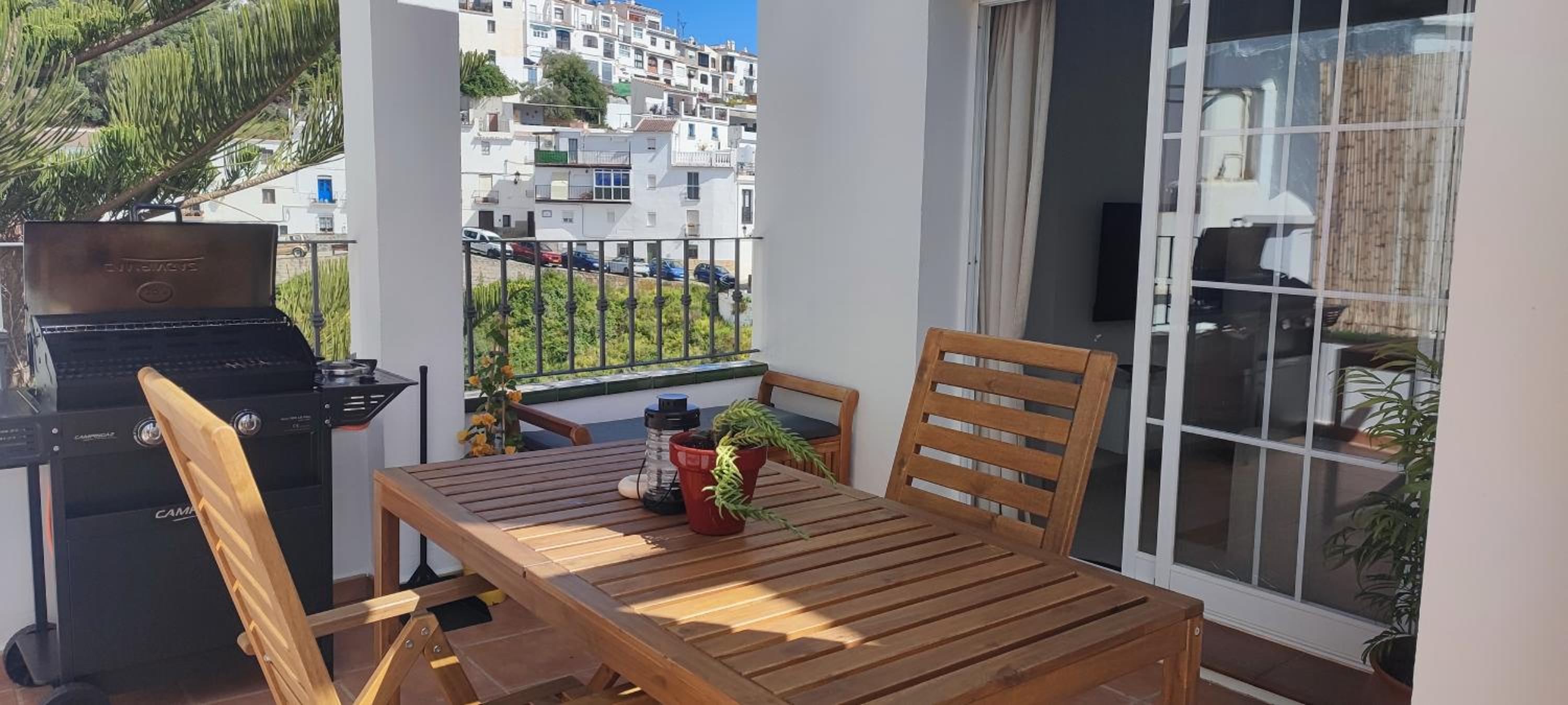 Casa Lidia, bonito y cómodo ático con rooftop privado, impresionantes vistas mar, montaña y jacuzzi