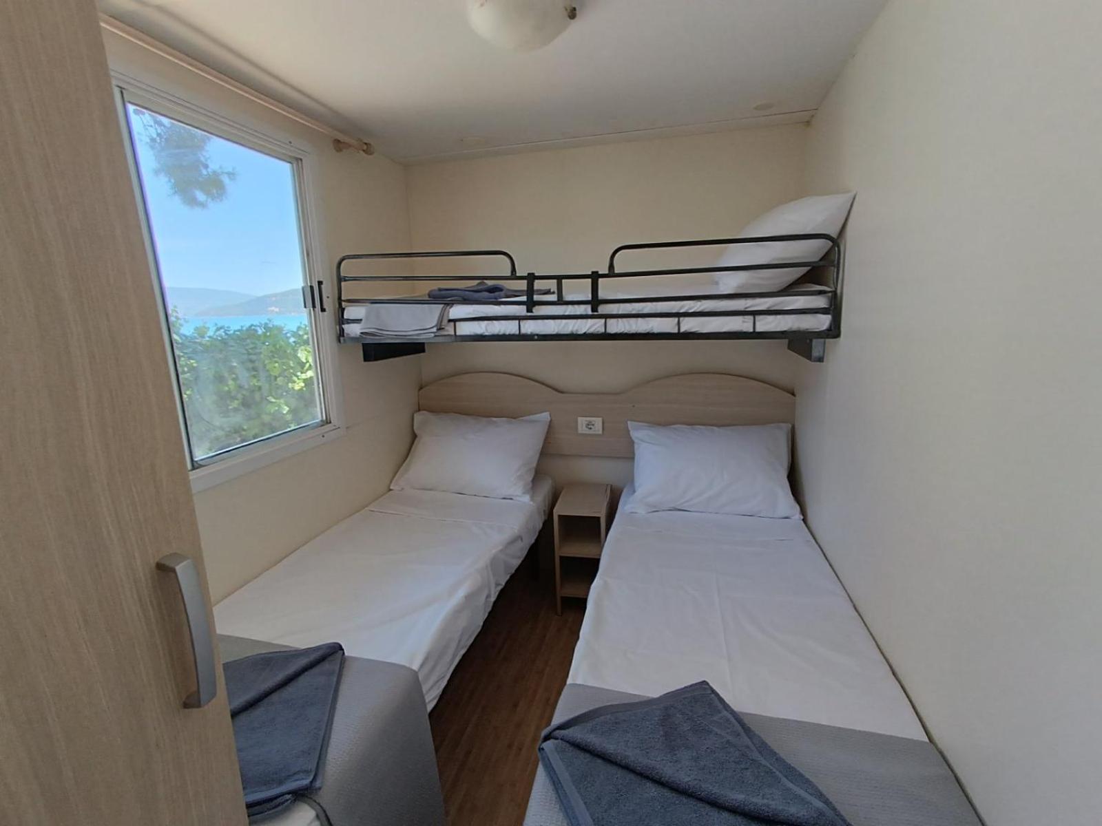 Camping Karavomilos