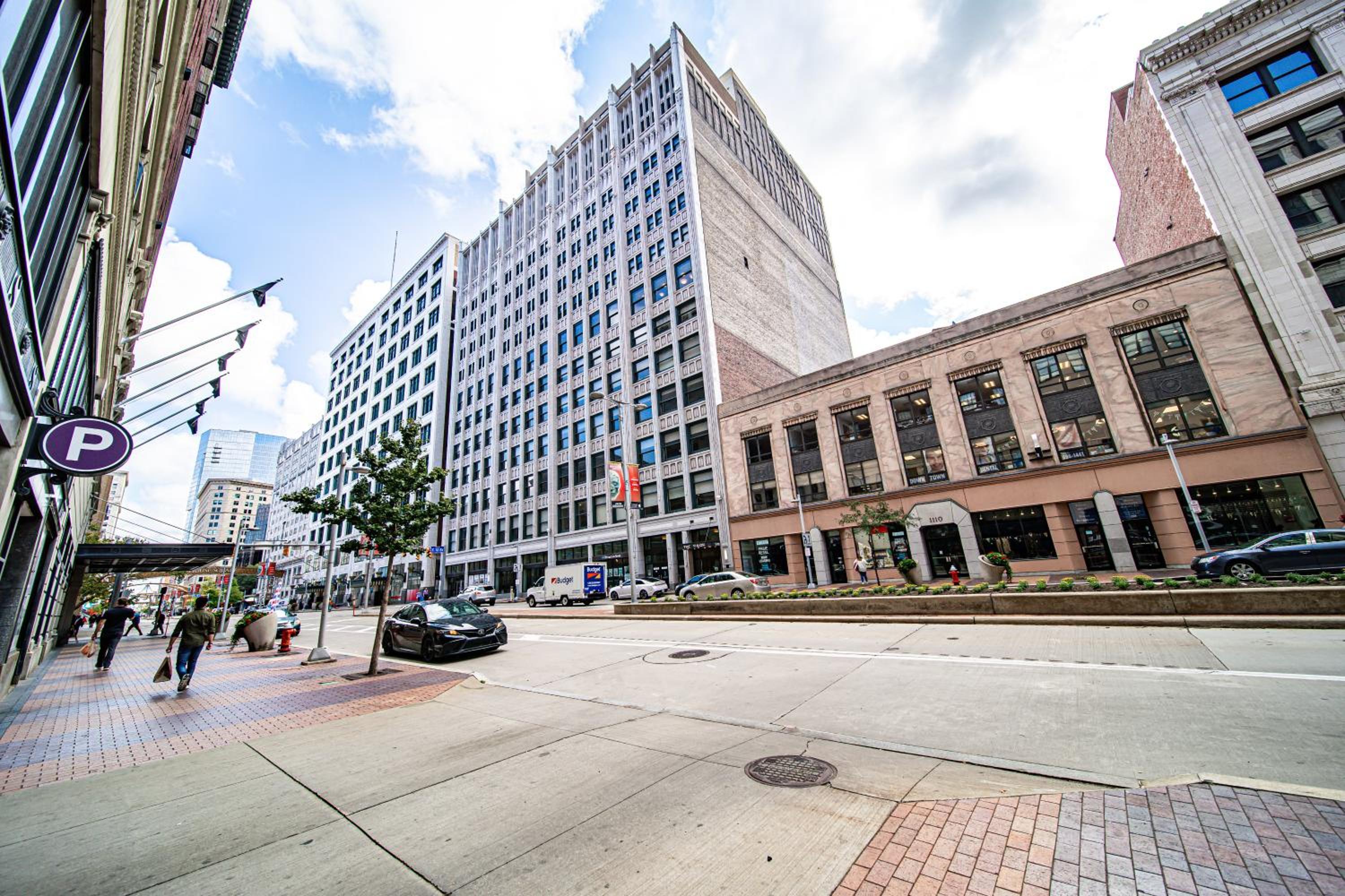 FREE Pool and Steam in Downtown Cleveland with Great Amenities- 607 view 4