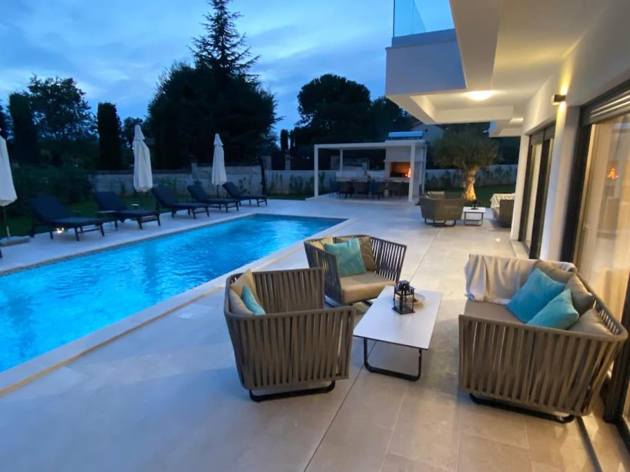 Istria-villa Frani-large pool-parking view 5