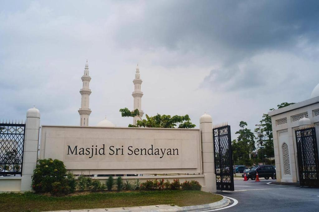 Homestay Medina Sendayan view 3