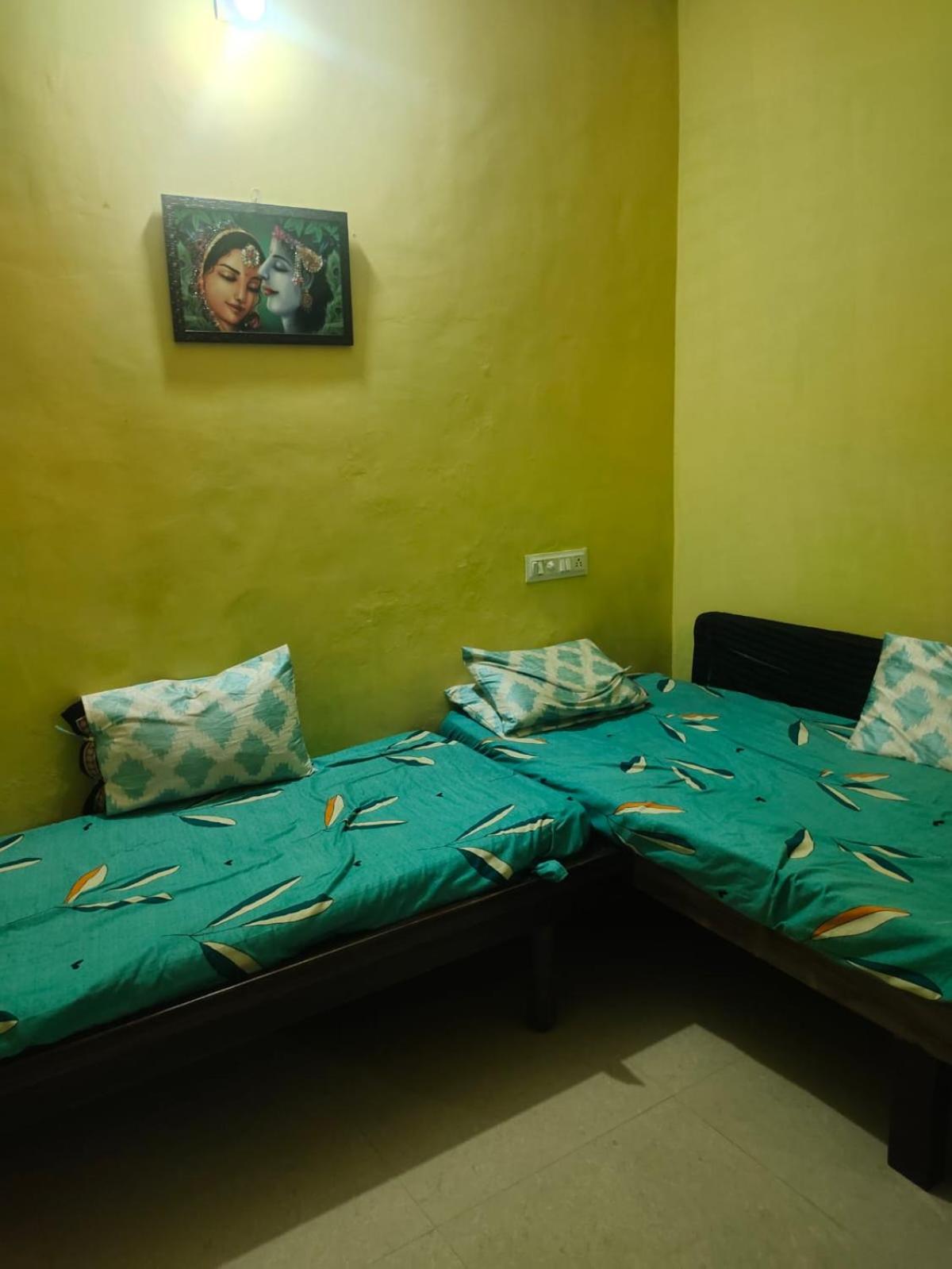 Dwarka Home Stay 2 Only family view 2