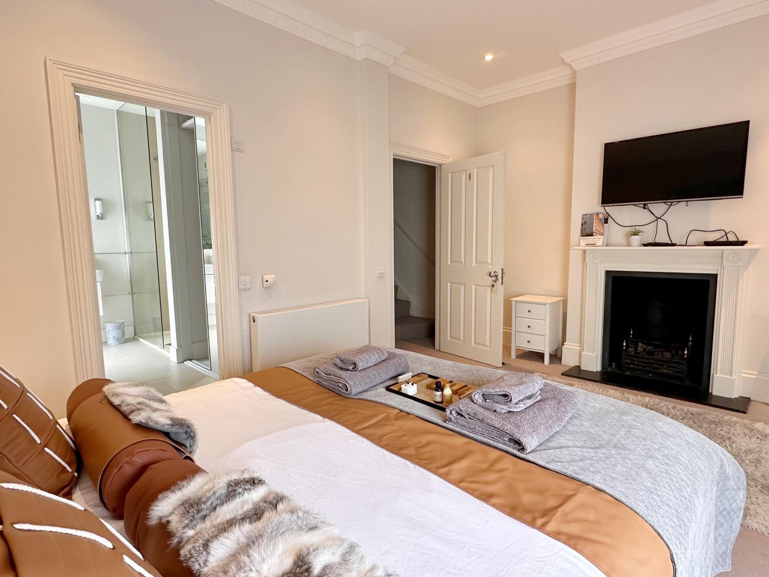 Spacious and cosy 3BRs 5F House in Heart of London
