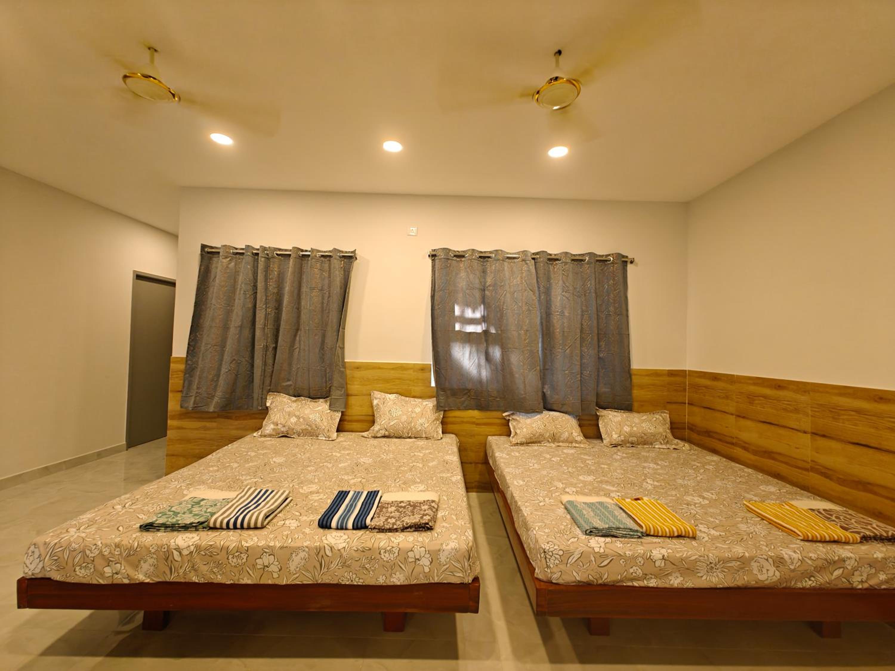 HOMESTAY - AC 5 BHK NEAR AlRPORT view 2