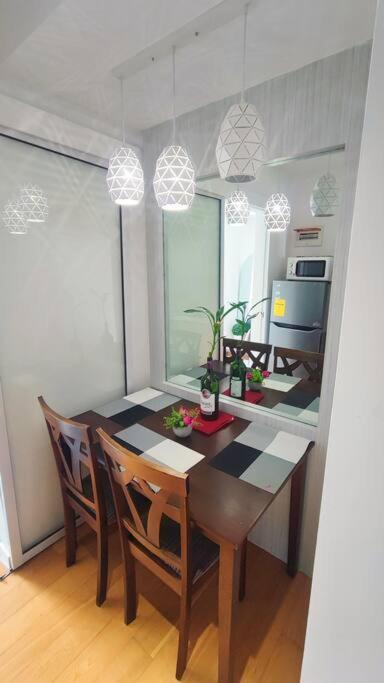 Aveline Suites Luna,1br, Rockwell side view 4