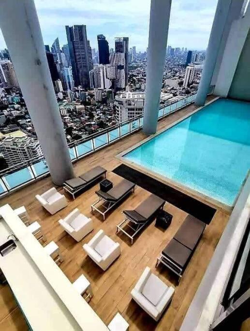 Aveline Suites Luna,1br, Rockwell side view 5