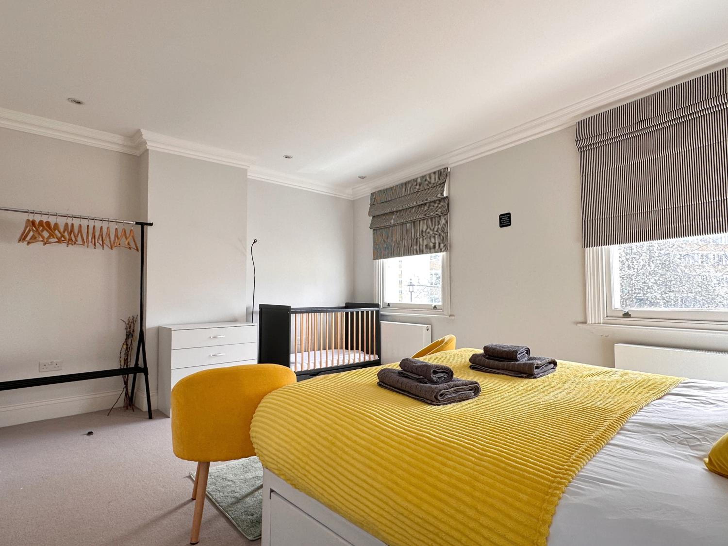 Spacious and cosy 3BRs 5F House in Heart of London