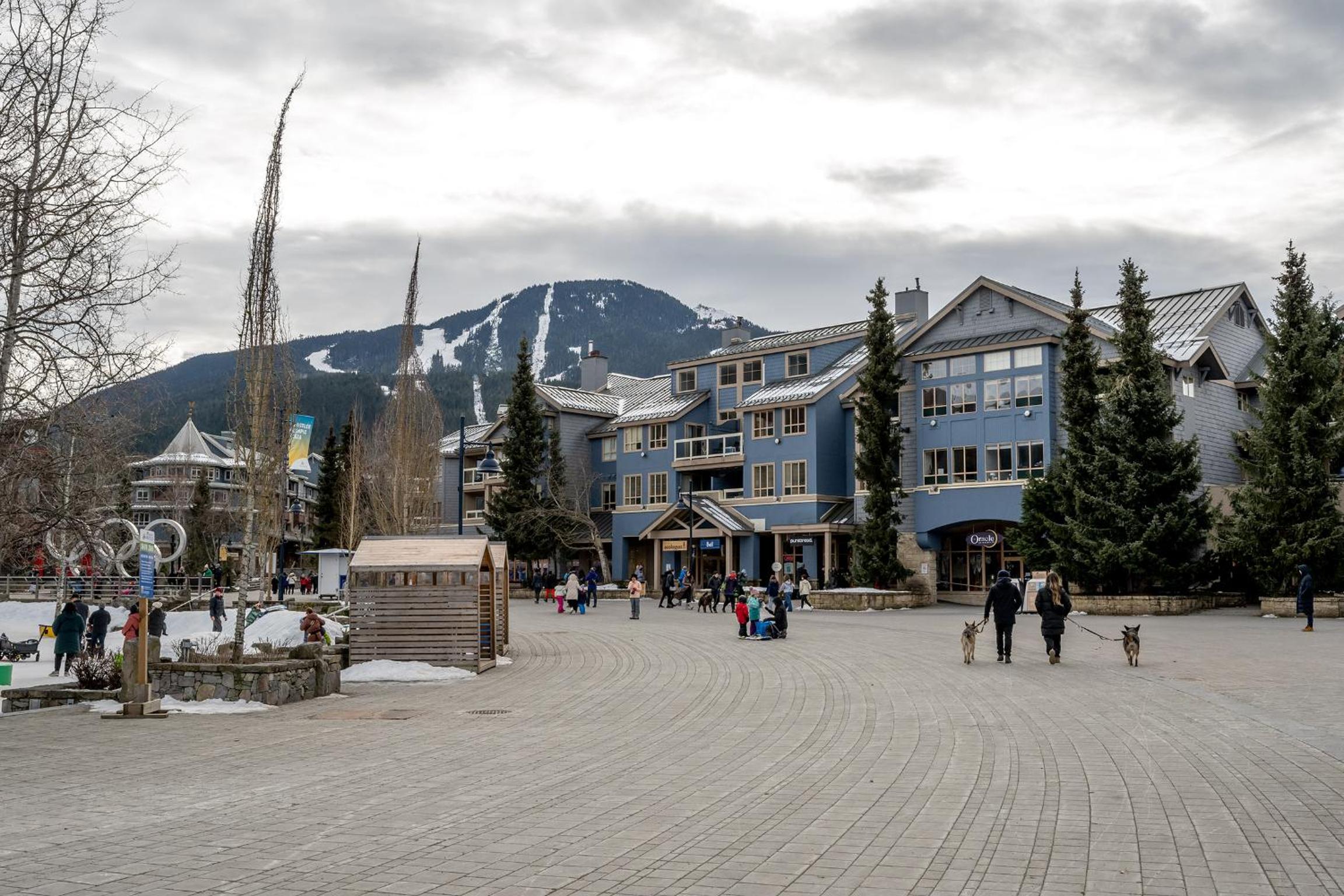 Deluxe 3 Bedroom In The Village With Exceptional Views Of Whistler And Blackcomb