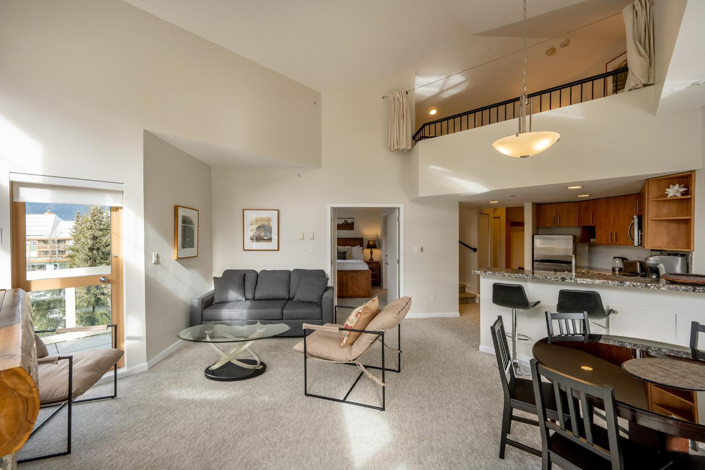 Deluxe 3 Bedroom In The Village With Exceptional Views Of Whistler And Blackcomb