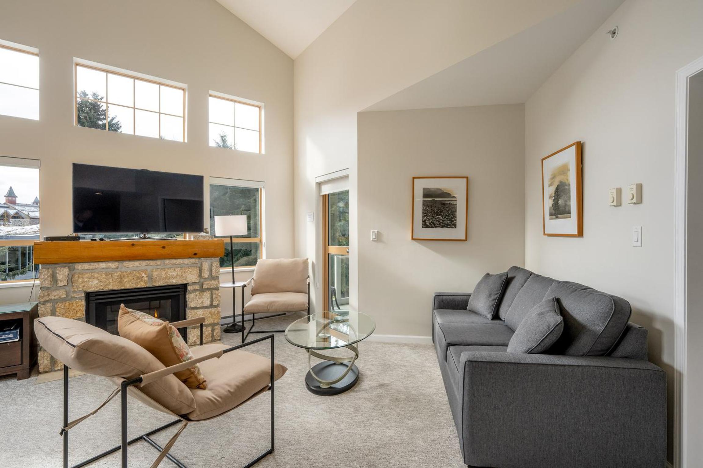 Deluxe 3 Bedroom In The Village With Exceptional Views Of Whistler And Blackcomb