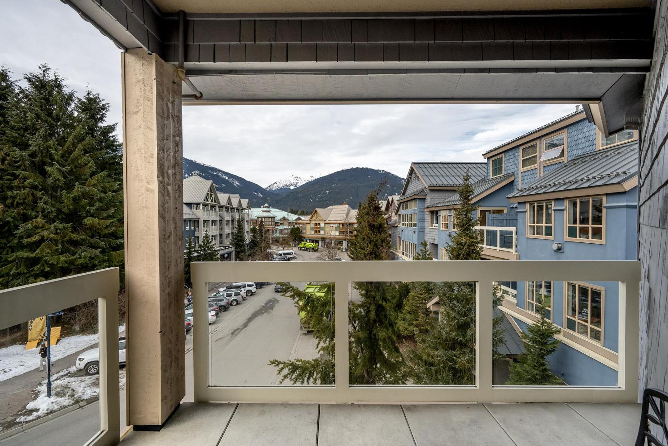 Deluxe 3 Bedroom In The Village With Exceptional Views Of Whistler And Blackcomb