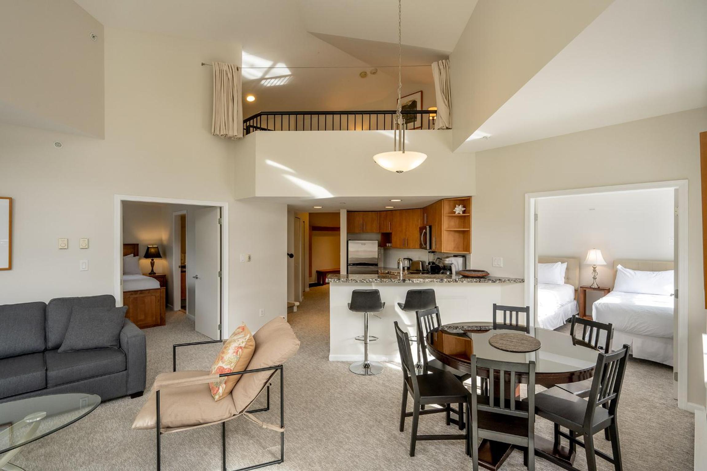 Deluxe 3 Bedroom In The Village With Exceptional Views Of Whistler And Blackcomb