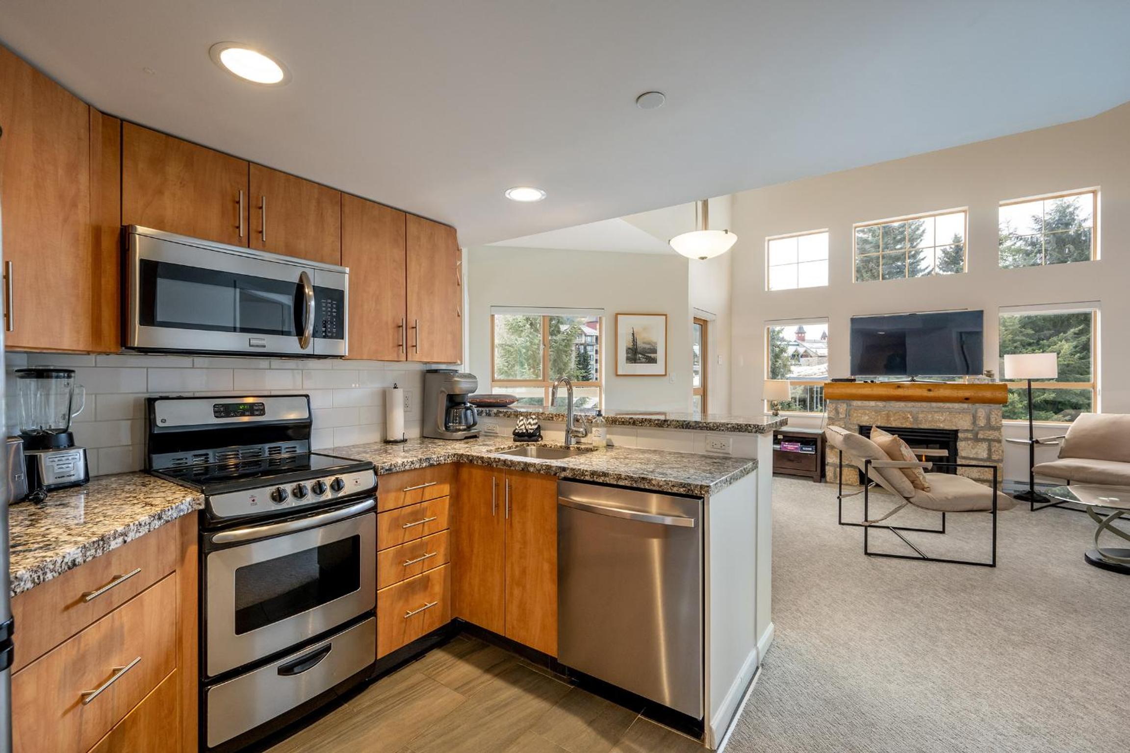 Deluxe 3 Bedroom In The Village With Exceptional Views Of Whistler And Blackcomb