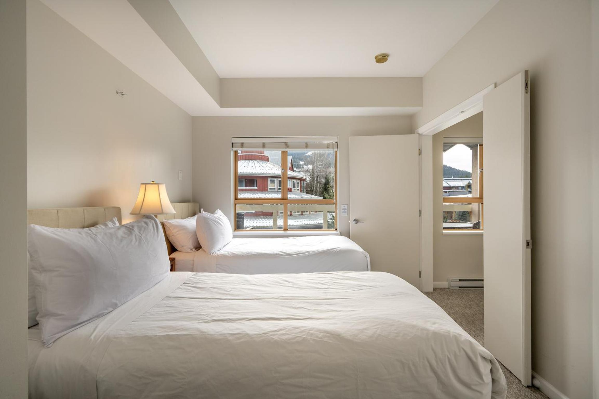 Deluxe 3 Bedroom In The Village With Exceptional Views Of Whistler And Blackcomb