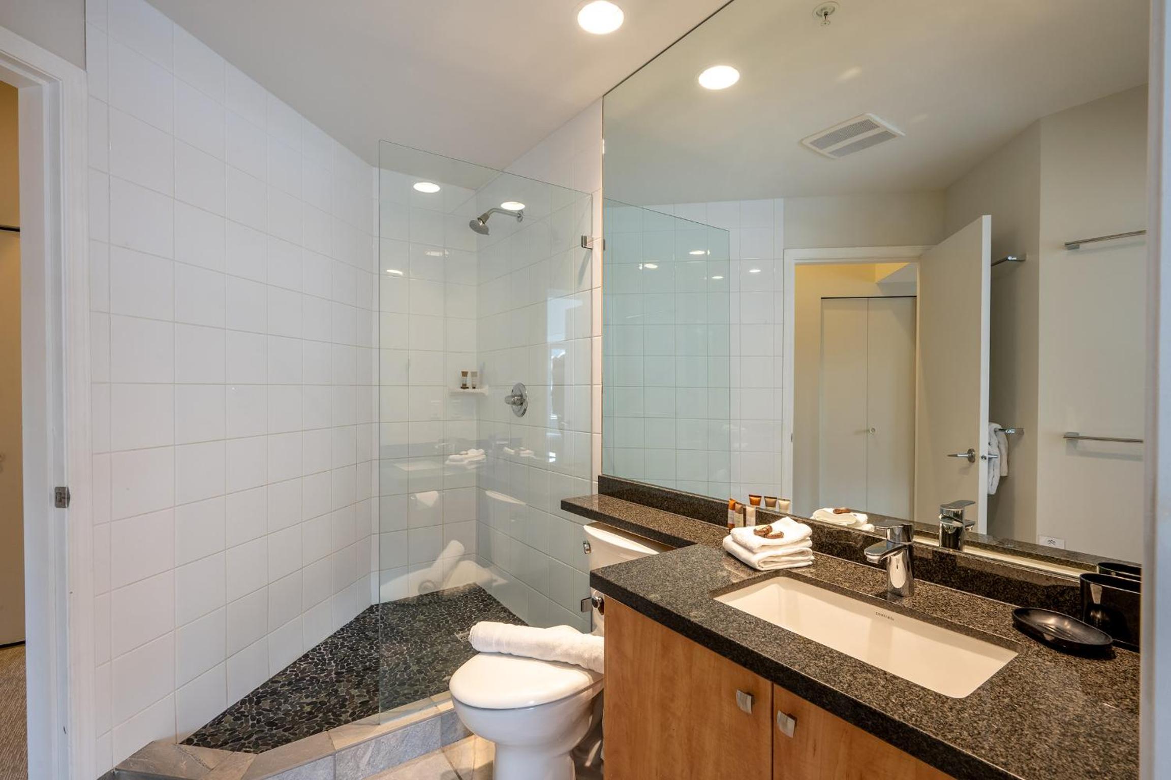Deluxe 3 Bedroom In The Village With Exceptional Views Of Whistler And Blackcomb