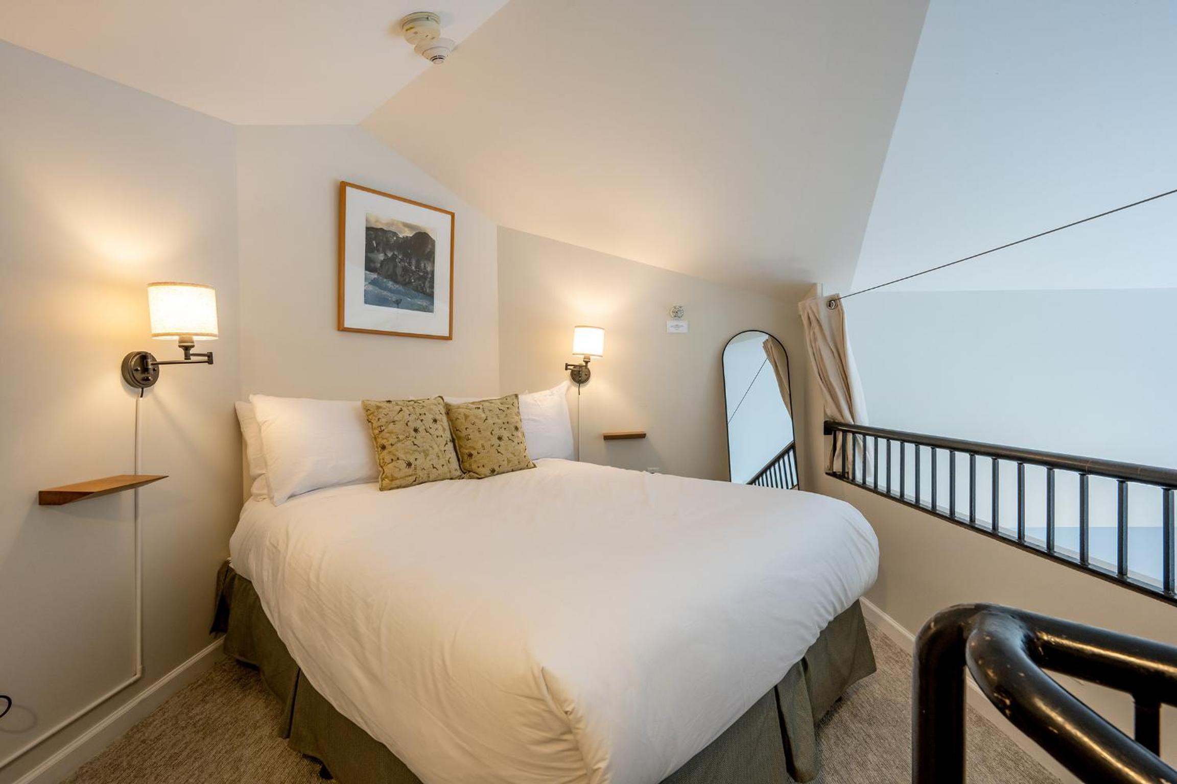 Deluxe 3 Bedroom In The Village With Exceptional Views Of Whistler And Blackcomb