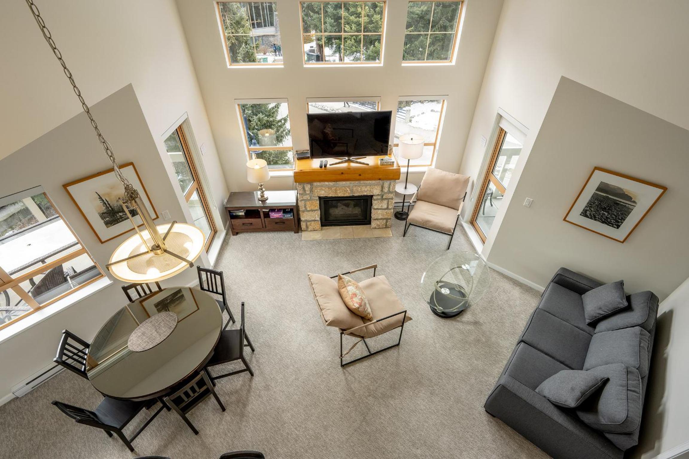 Deluxe 3 Bedroom In The Village With Exceptional Views Of Whistler And Blackcomb