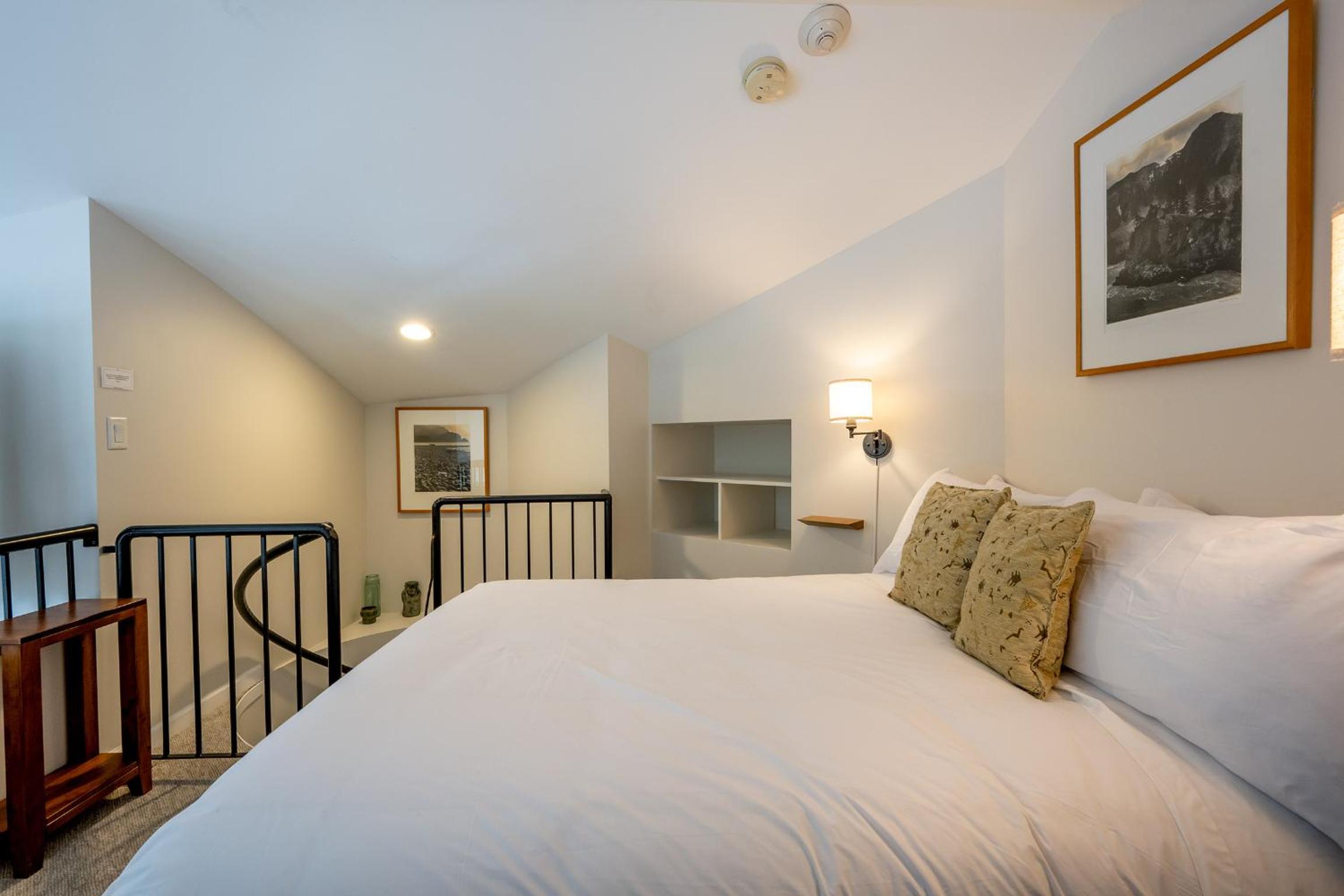 Deluxe 3 Bedroom In The Village With Exceptional Views Of Whistler And Blackcomb