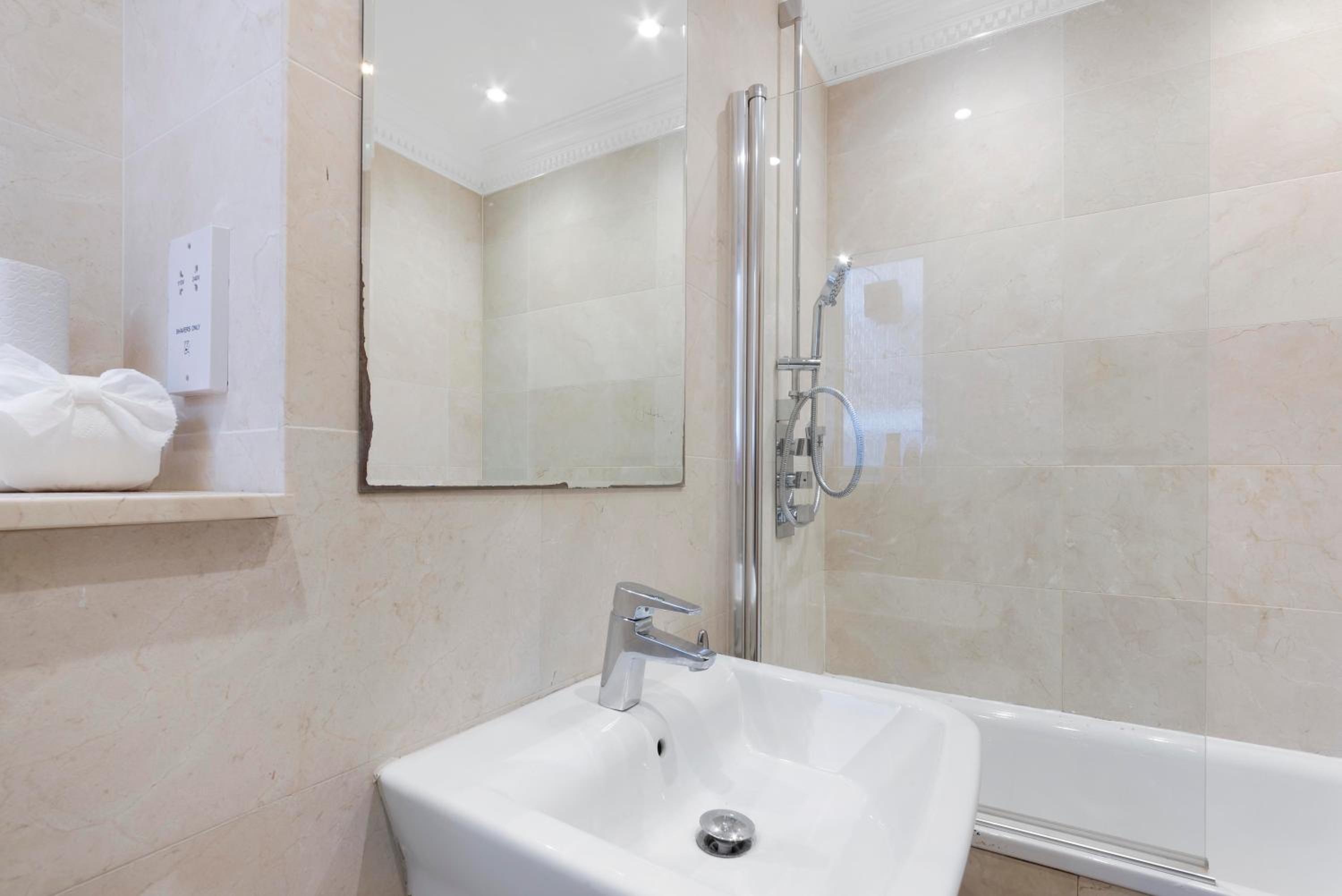 DeLux 1 bd Apt Regents Park NW8