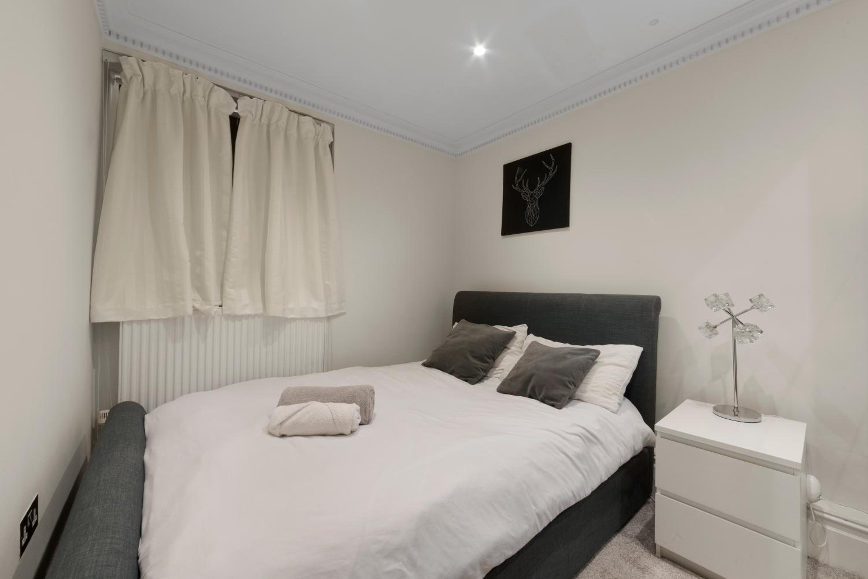 DeLux 1 bd Apt Regents Park NW8