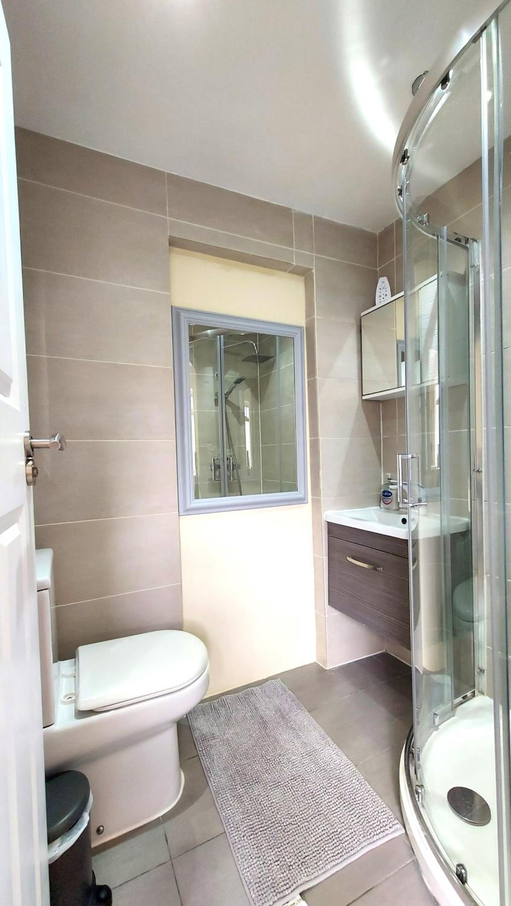 Fine Studio Flat - Shepherds Bush-Notting Hill