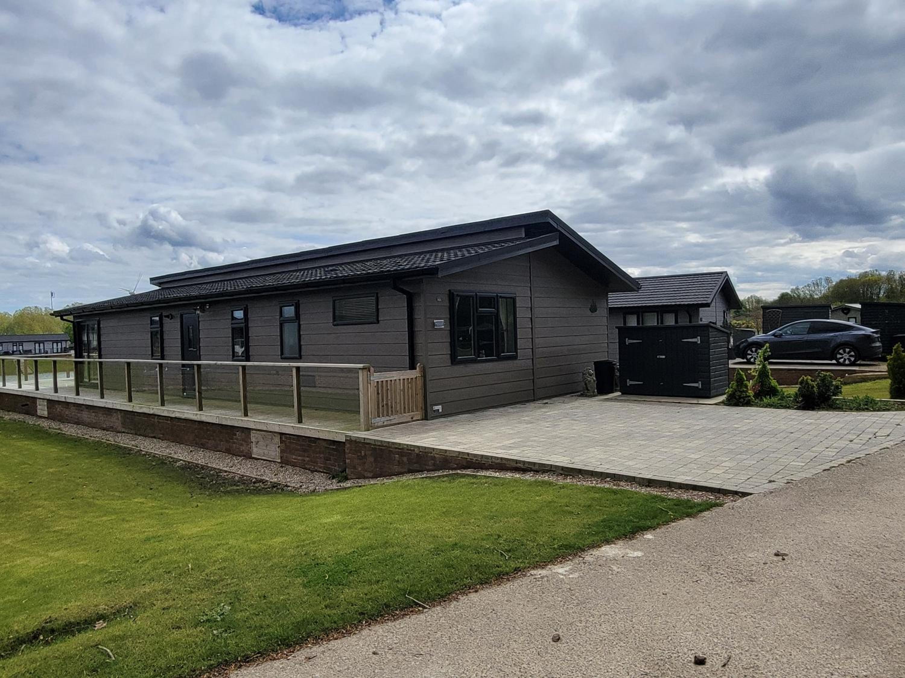 Luxury 2-Bed Lodge in Routh Sleeps 4 with Hot Tub view 4