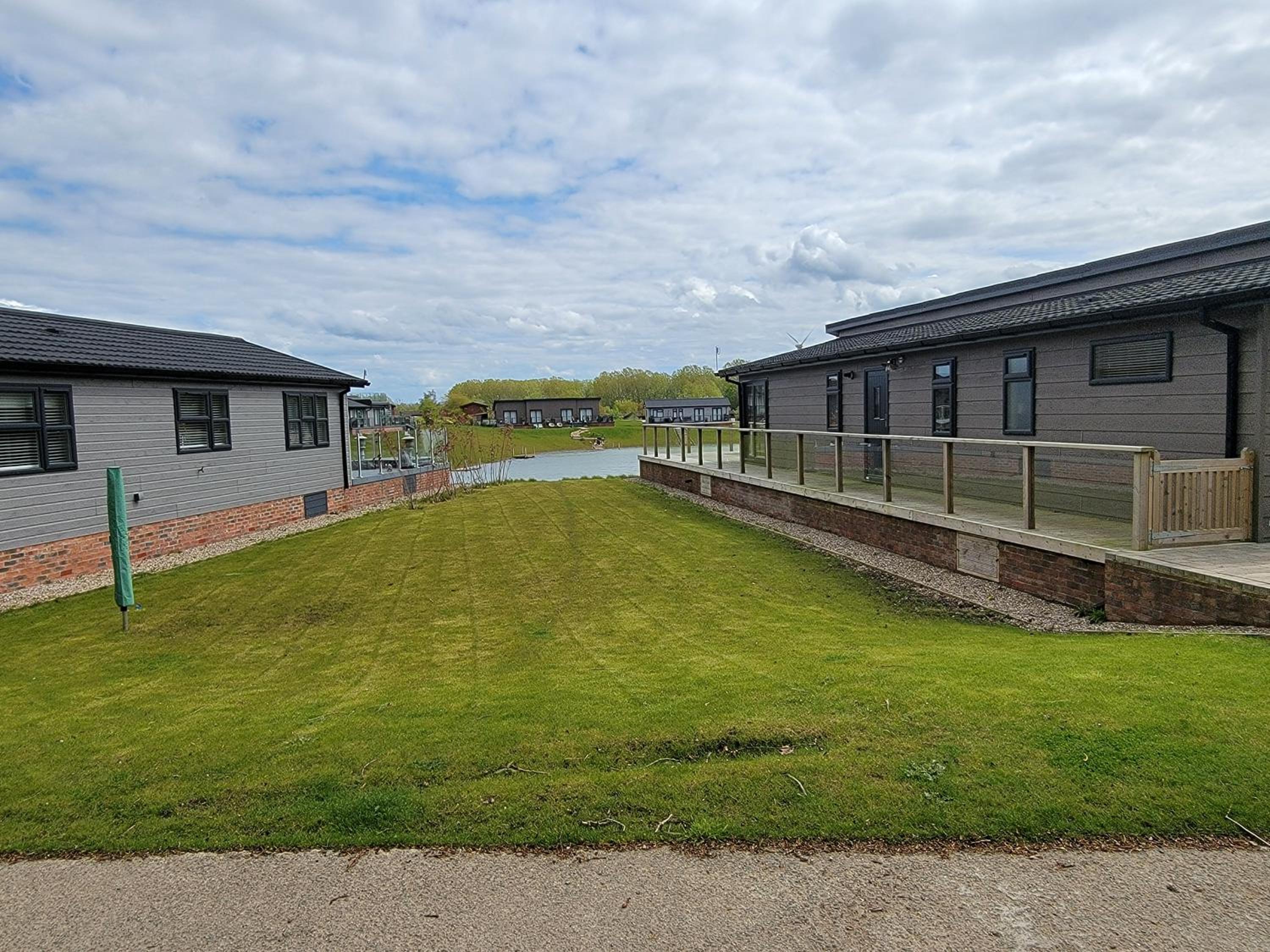 Luxury 2-Bed Lodge in Routh Sleeps 4 with Hot Tub view 5