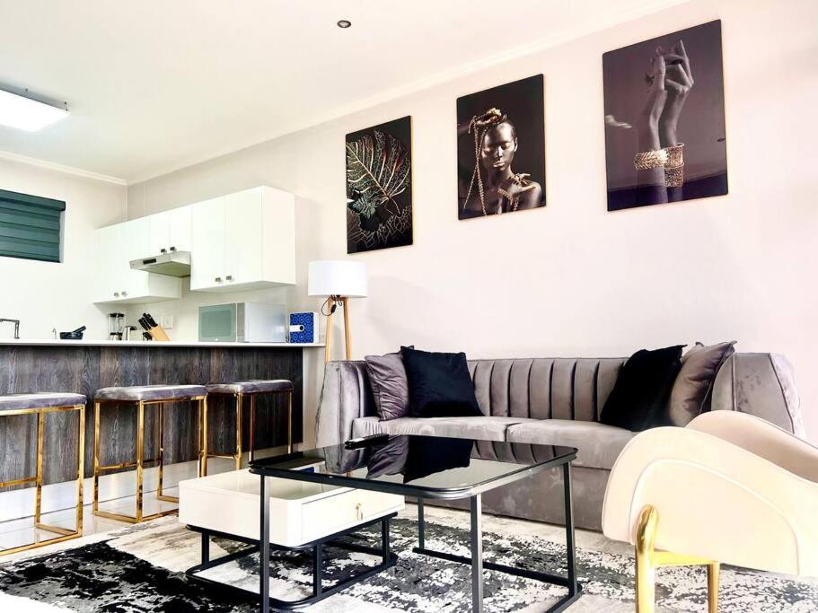 Cozy 2 bedroom apartment Sandton