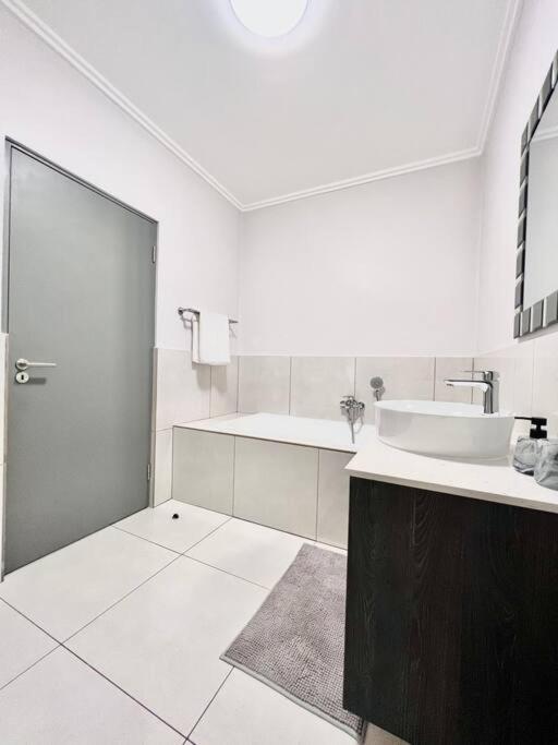 Cozy 2 bedroom apartment Sandton
