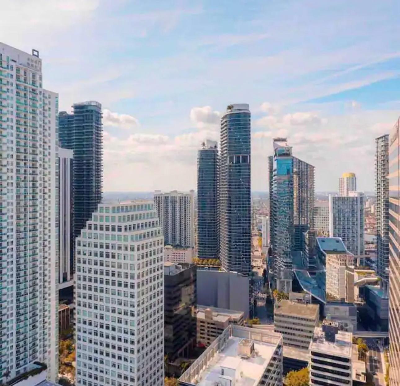 Brickell Arch Residences Free Parking by Palermo Home Miami