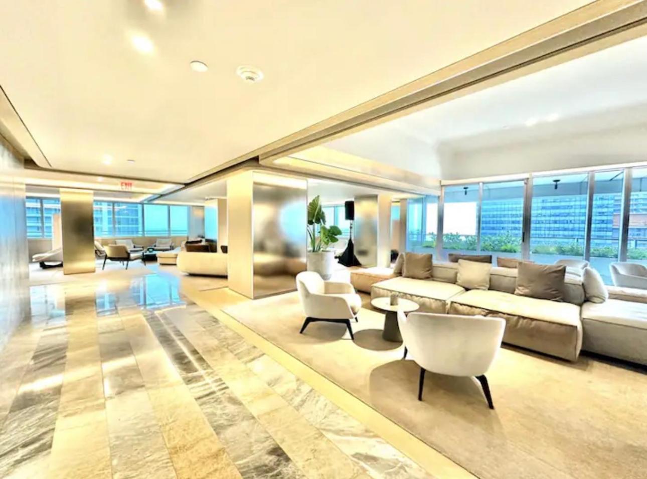 Brickell Arch Residences Free Parking by Palermo Home Miami