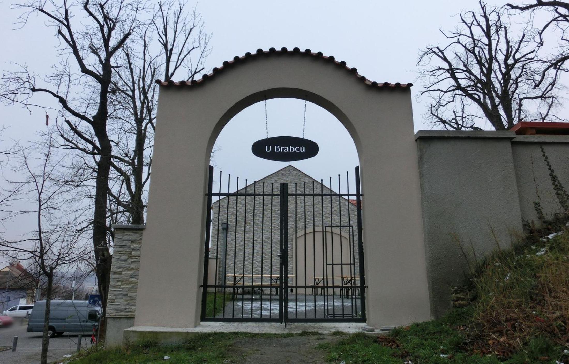 Apartmán u METRA, 4 hosté, parking free, blízko O2 arena