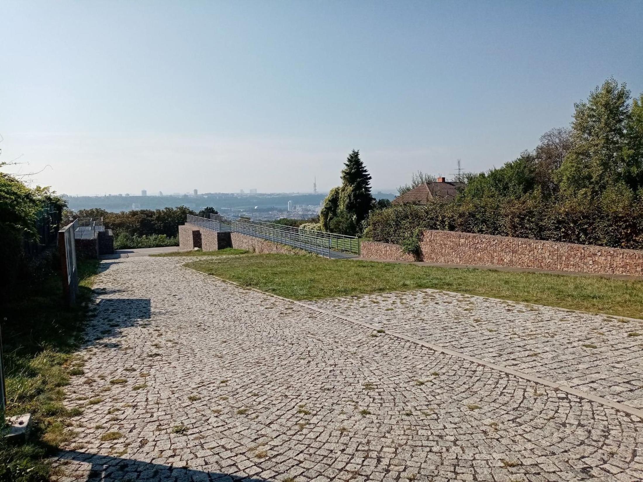 Apartmán u METRA, 4 hosté, parking free, blízko O2 arena