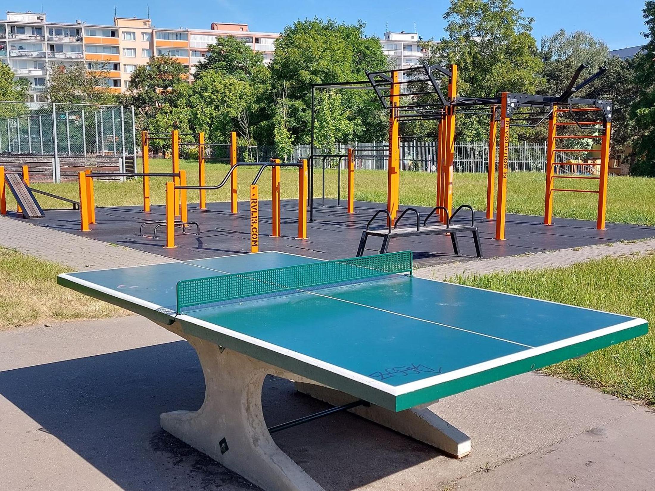 Apartmán u METRA, 4 hosté, parking free, blízko O2 arena