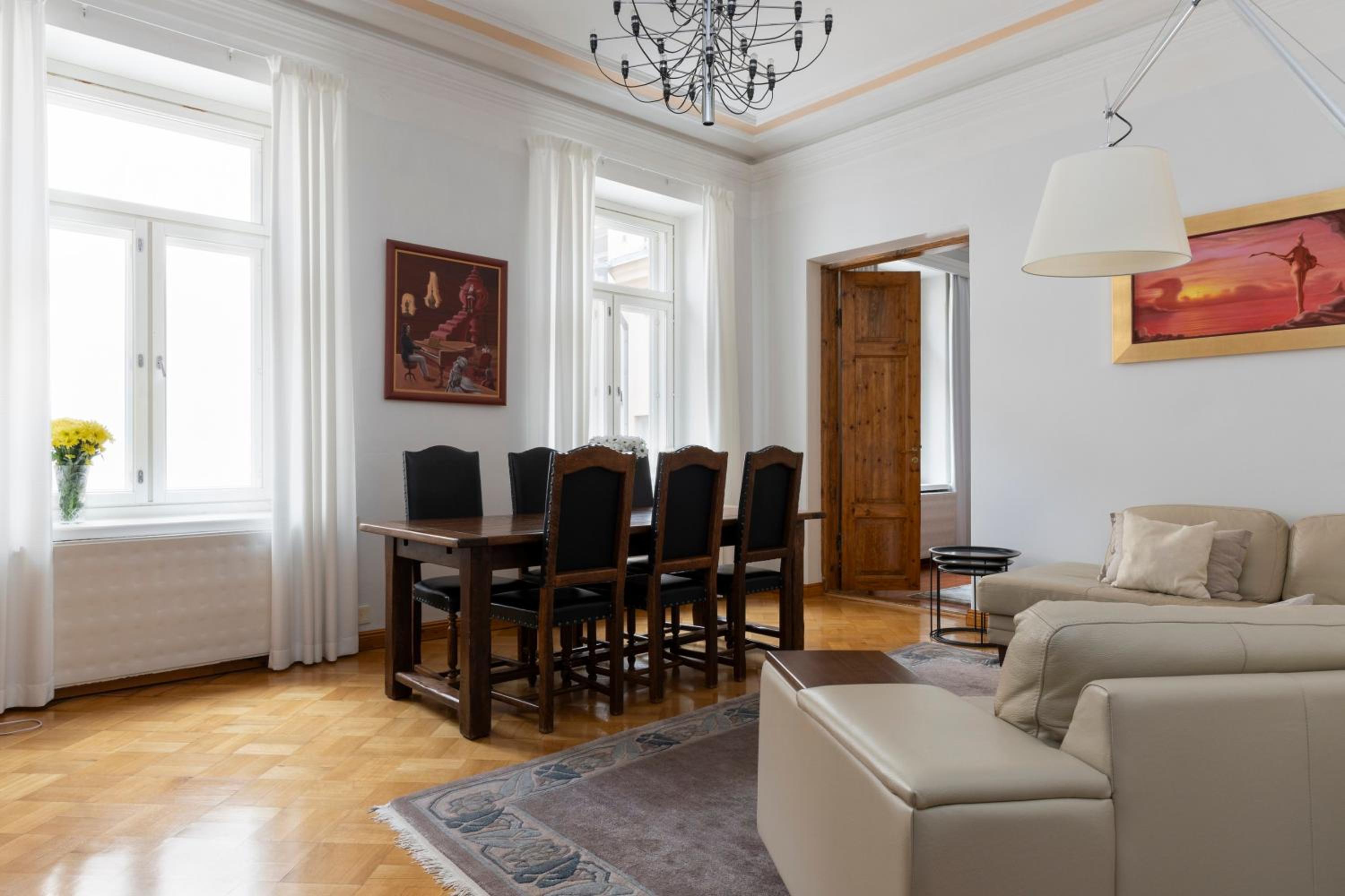 Charming Flat in Design District