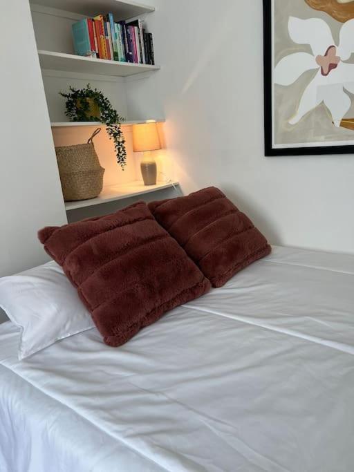 Elegant 2-Bed Regency House by Beach - Hove Lawns