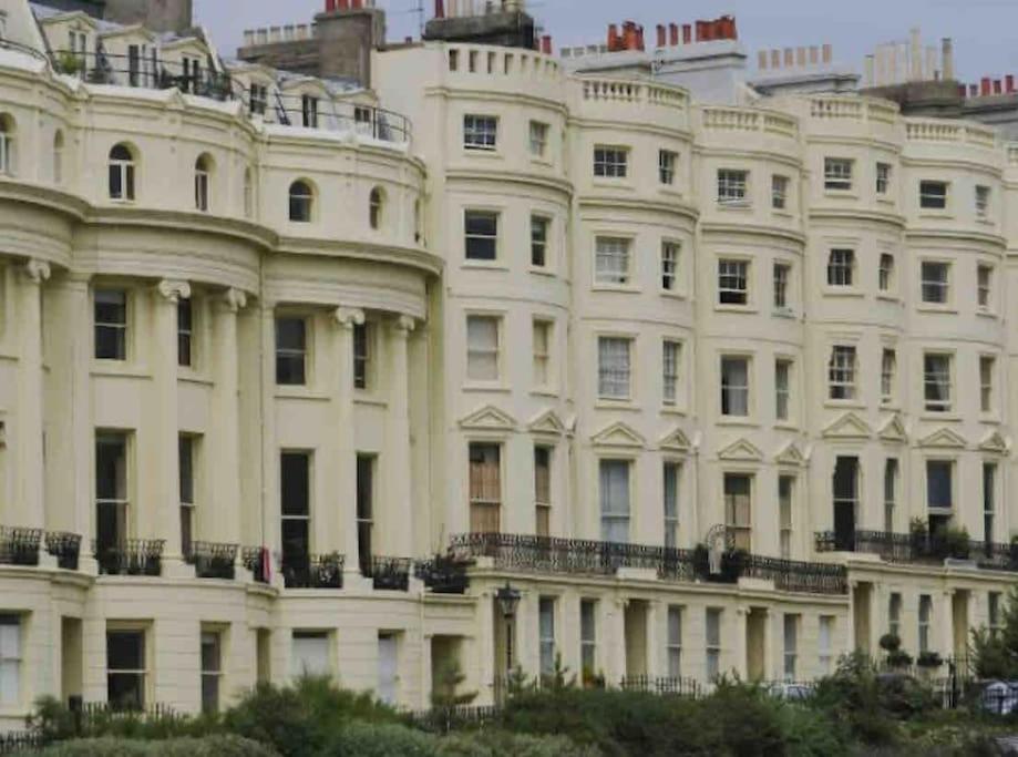 Elegant 2-Bed Regency House by Beach - Hove Lawns